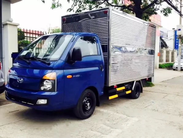 Dịch vụ thay Kính chắn gió xe tải Hyundai 1 tấn tận nơi